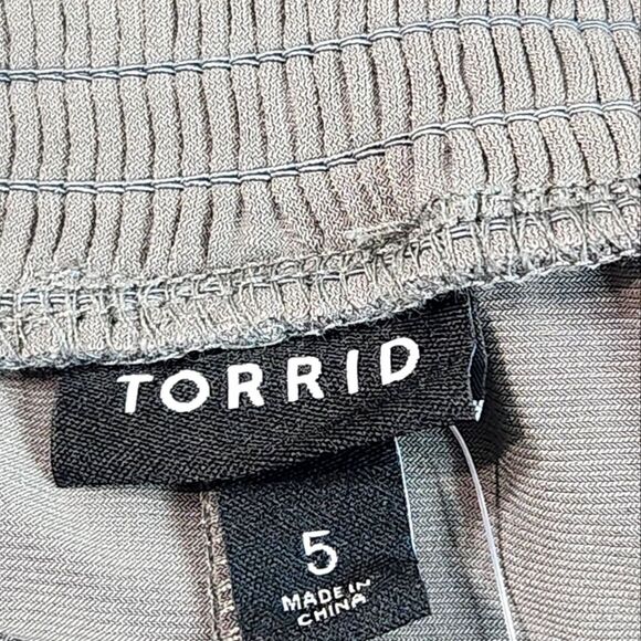 TORRID Beautiful Off the Shoulder Top - Picture 8 of 8